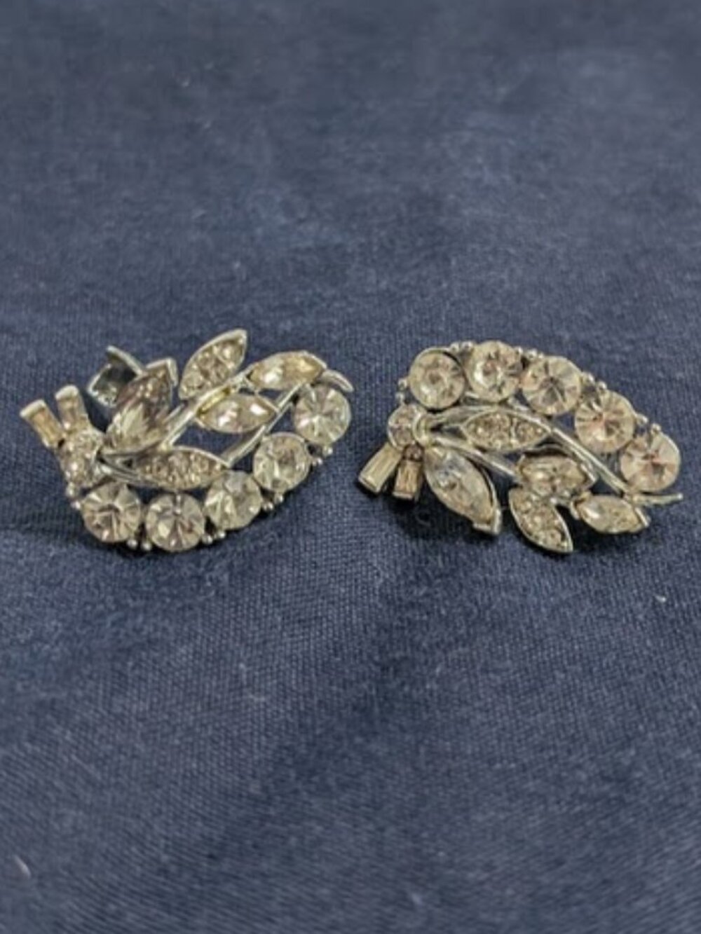 Vintage 1950s LISNER Rhinestone Spray Cluster Clip On Crawler Earrings